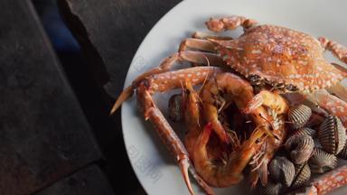 海鲜集花蟹虾起皱菜泰国海鲜菜单美味的味道泰国街食物菜单好野餐
