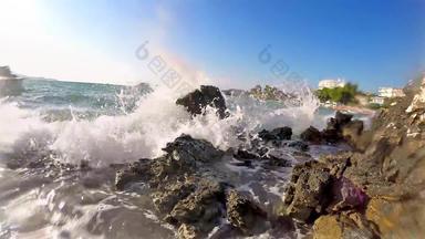 超级宽角视图泡沫溅海洋潮波洗岩石海岸剪辑特性维人视图波水未来