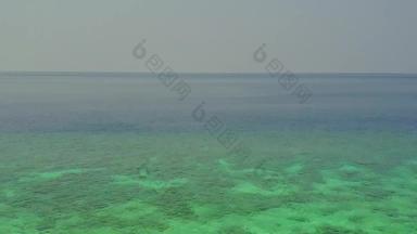 空中天空完美的岛海滩旅行绿松石水白色桑迪背景