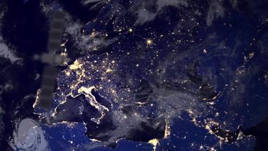 电信<strong>卫星</strong>欧洲部分地球晚上视图空间电影质量动画焦点地球Satelite回来云电信<strong>卫星</strong>轨道地球详细的漂亮的电影方法美国国家航空航天局图像