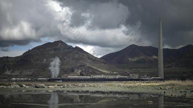 石油炼油厂工厂获得银海岸伟大的盐湖背景山云犹他州