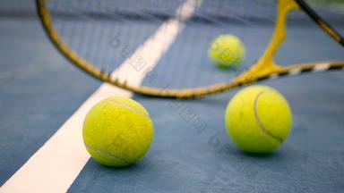 关闭<strong>网球</strong>设备法院体育运动娱乐概念