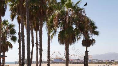加州海滩审美经典摩<strong>天</strong>轮娱乐公园码头圣诞老人莫妮卡太平洋海洋度假胜地<strong>夏季</strong>标志性的视图棕榈树<strong>天</strong>空象征这些洛杉矶复制空间美国