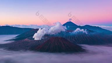 美丽的溴火山景观日出时间孩子具有里程碑意义的自然旅行的地方印尼