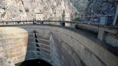 大坝混凝土拱形大坝特雷斯卡河妈妈峡谷斯科普里马其顿