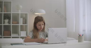 女学生学习在线首页写作字帖听写听老师移动PC遥远的教育schoolers