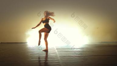 性感的情感跳舞美丽的现代自由泳芭蕾舞女演员