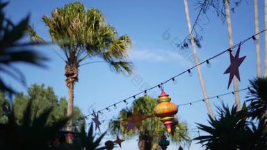 节日墨西哥色彩鲜艳的装饰假期节日真实的装饰花园细节加兰光灯泡三迭戈加州美国节日的多彩色的传统的庆祝活动