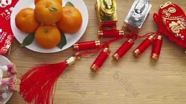 平躺中国人一年节日装饰橙色苹果葡萄红色的包文本图像意义好《财富》杂志