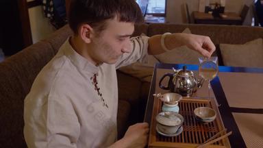 主倒热水碗冲洗茶酝酿日本传统