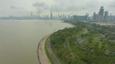深圳城市一天南山区城市天际线湾公园中国空中揭示拍摄无人机苍蝇向前倾斜