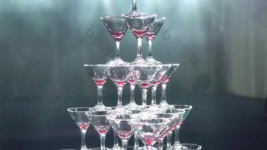 金字塔塔眼镜香槟闪闪发光的酒精酒聚会，派对庆祝活动婚礼生日周年纪念日