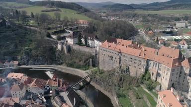 空中锅拍摄状态城堡酒庄英语克鲁姆洛夫捷克共和国无人机视频