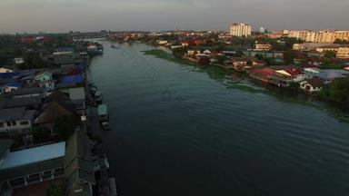 空中视图<strong>结算</strong>村民Chaopraya河砰泰国