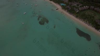 空中视图蓝色的海洋毛里求斯岛