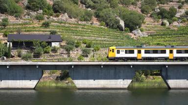 葡萄牙语铁路线杜罗旅行与河杜罗葡萄牙