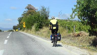 路旅行者骑单车的人骑自行车股票视频骑摩托车的人骑自行车艰苦的公共路旅行