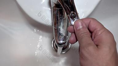 人洗干燥手水槽水龙头视图清洁手浴室卫生