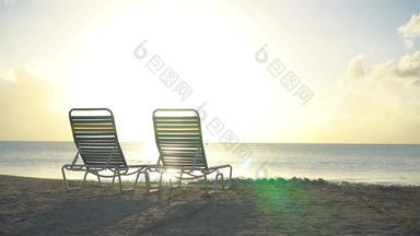 <strong>贵妃</strong>椅白色热带加勒比海滩