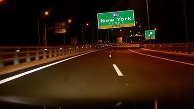 开车高速公路号州际公路晚上退出标志城市纽约纽约