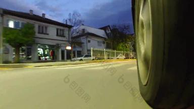 斯科普里马其顿约东西开车间隔拍摄城市街道晚上低角观点