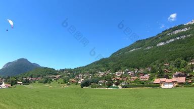 滑翔伞滑翔伞跳与福克拉兹安纳西法国阿尔卑斯山脉法国