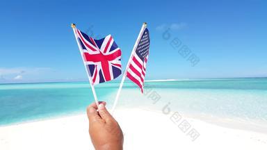 人持有小旗帜曼联王国曼联州美国吹风热带岛亚洲