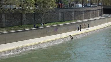 他的河巴黎中午