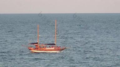 难民到达希腊帆船火鸡叙利亚阿富汗非洲难民土地船北海岸莱斯沃斯岛molyvos