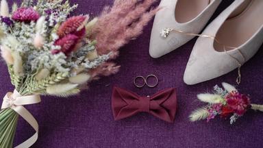 婚礼环花花束新娘鞋子一对婚姻符号爱新娘新郎妻子丈夫婚姻象征