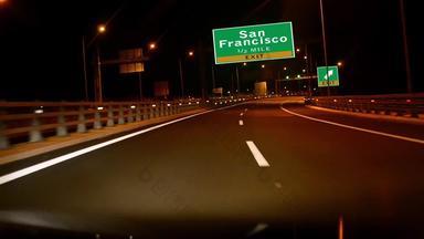 开车高速公路号州际公路晚上退出标志城市三旧金山加州