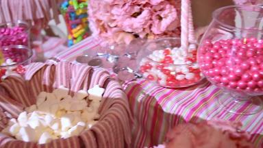 色彩斑斓的甜蜜的美味的<strong>橡皮糖糖果</strong>孩子们生日聚会，派对