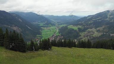 拜里施采尔直辖市空中视图视图osterhofen小镇德国美丽的自然绿色森林巴伐利亚德国村拜里施采尔山阿尔卑斯山脉巴伐利亚德国