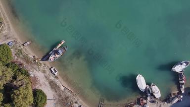 沿海无人机前视图停泊船环礁湖绿色种植园