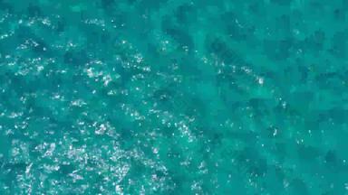 平静清晰的<strong>海水</strong>背景平静<strong>海水</strong>背景空中镜头完美的水晶清晰的蓝色的绿松石水前视图水晶清晰的蓝色的水表面