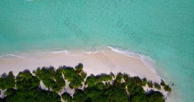 宽飞行清洁视图桑迪白色天堂海滩阿卡绿松石水背景质量