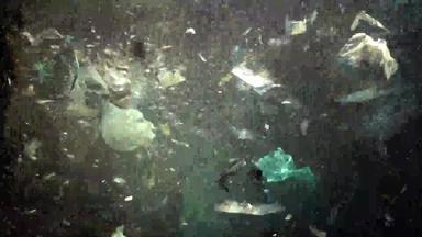 塑料<strong>垃圾</strong>碎片浮动水下<strong>海洋</strong>污染塑料碎片水杀死野生动物黑色的海布尔加里