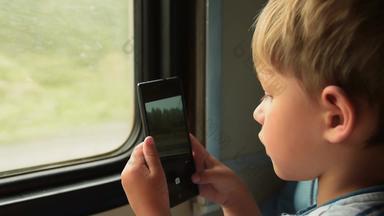 孩子采取手机图片火车