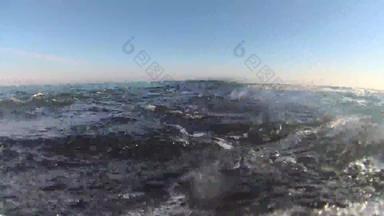水溅摄像机黑色的海