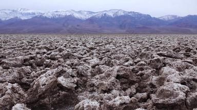 盐形成死亡谷国家公园盐粘土加州