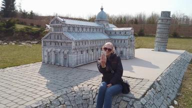 女人需要自拍微型模型大教堂欧洲公园微型