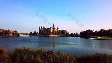 空中德国Schwerin城堡城堡Schwerin城堡岛秋天阳光明媚的一天