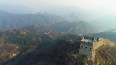 伟大的墙中国绿色山阳光明媚的一天空中视图无人机苍蝇向前