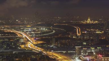 间隔拍摄照亮莫斯科天际线冬天晚上莫斯科状态大学卢<strong>日</strong>尼基体育场空中视图变焦