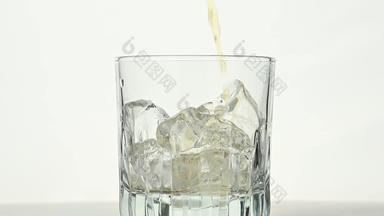 倒水喝玻璃白色