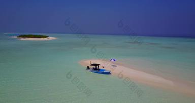 自然飞行清洁视图阳光白色桑迪天堂海滩蓝色的海洋背景质量