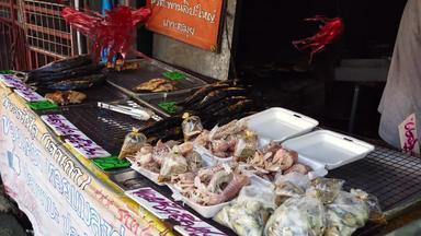 鱼摊位街食物市场亚洲新鲜的<strong>鱼虾</strong>冰