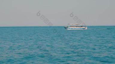 速度船浮动海巡航地平线背景<strong>旅游人</strong>航行船海走船蓝色的海清晰的天空景观
