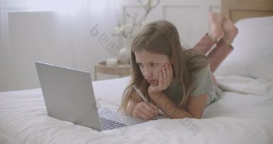 无聊孩子女孩家庭作业字帖移动PC显示在线教训学习首页