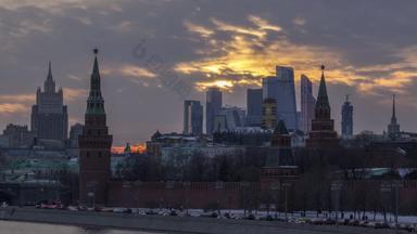 日落时间孩子莫斯科克林姆林宫塔莫斯科城市业务中心色彩斑斓的云